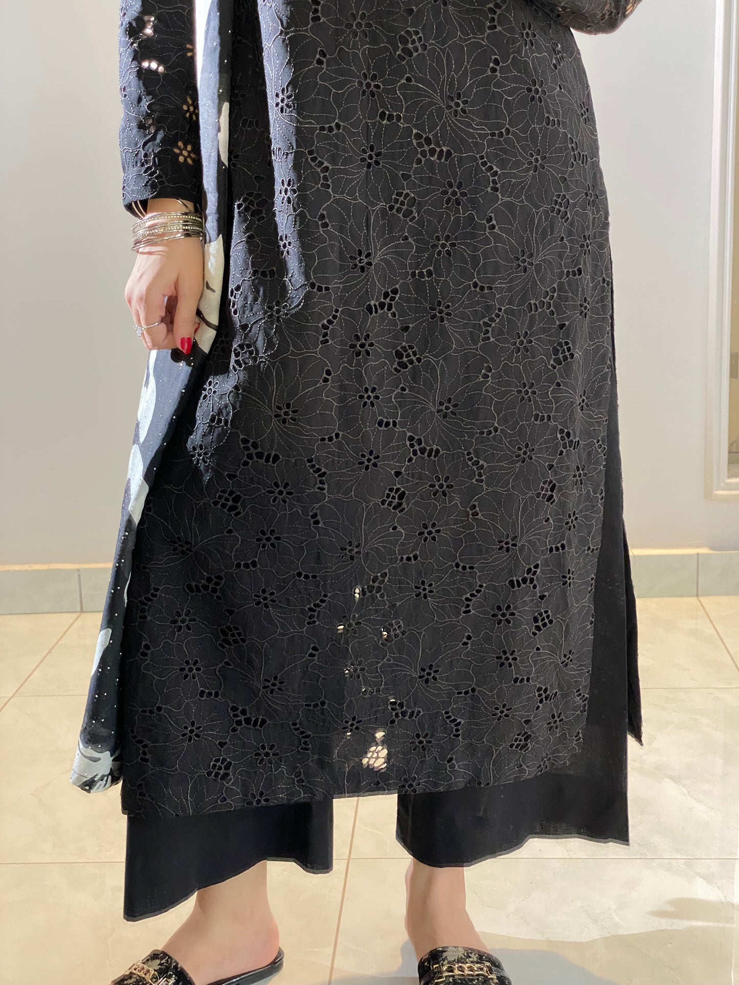 GULNAR Black